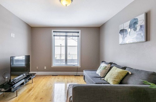Brossard House | Beautiful house near all services