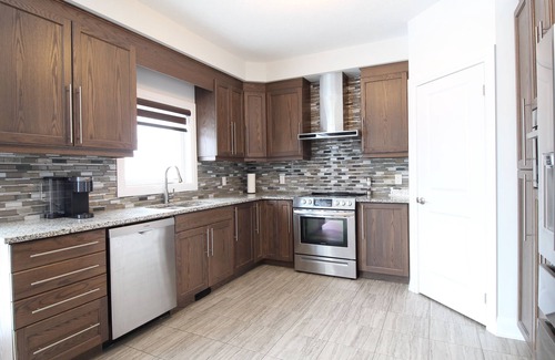 Rosemount House | Beautiful House Near Grand River & Kiwanis Park