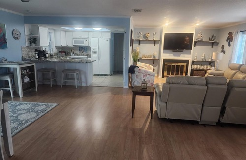 Ormond Beach House | Beautiful house/pool/two blocks from the beach/close to Flagler beach/Daytona.