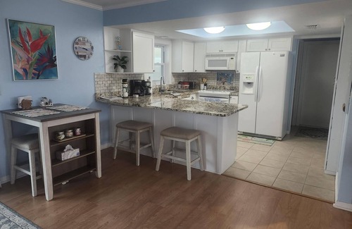 Ormond Beach House | Beautiful house/pool/two blocks from the beach/close to Flagler beach/Daytona.