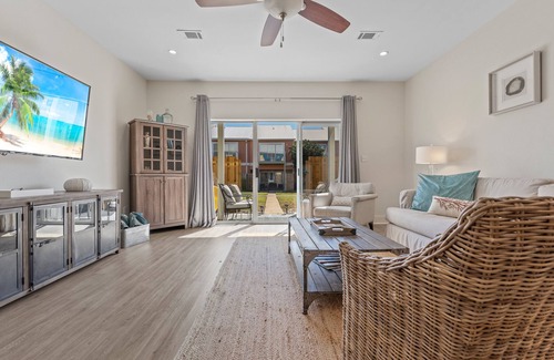 Seaspray House | Beautiful House, steps to community pool and 5 Min walk to the beach and shops