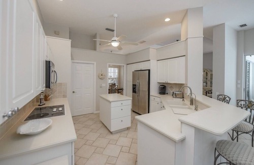 Braden River House | Beautiful house in a gated golf community. Pool with Lanai. Close to beaches.