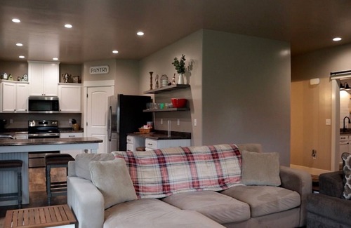 McKinleyville House | Beautiful House with Hot Tub in Sunny Blue Lake