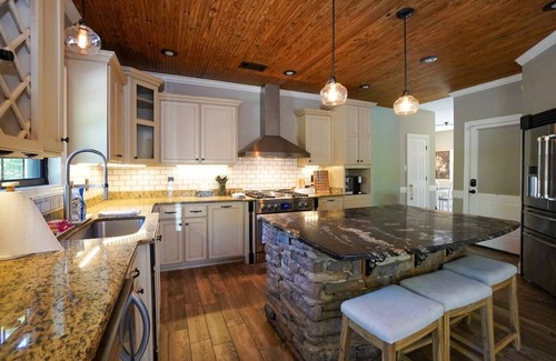 Olive Branch House | Beautiful House with Pool by Snowden Grove