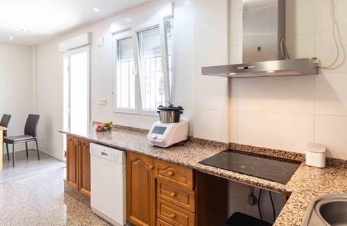 Durcal Villa | Beautiful house with 5 bedrooms, pool, gardens and wifi