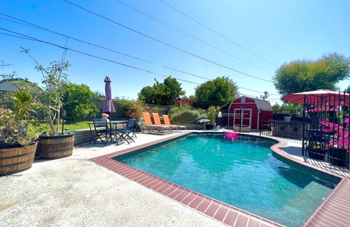Sherwood Forest and Thistle Development House | Beautiful house with pool near Disneyland & Knotts Convention Center in Anaheim