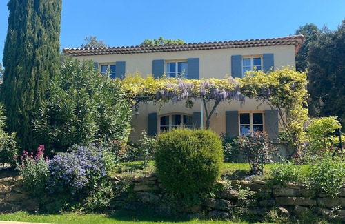Connaux Villa | Beautiful house with private heated infinity pool 16 km from Uzes