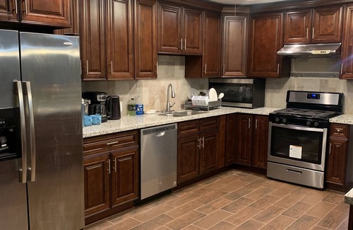Dickinson House | Beautiful house with 4 bedrooms and 3 bathrooms