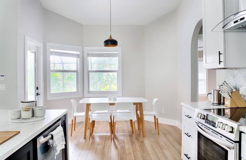 North Port House | Beautiful house with heated salt water pool, close to beaches, shopping plaza.