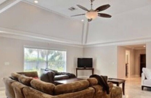 Vero Beach Cottage | Beautiful House with Boat Dock and Boat Ramp. Walk to the Beach and restaurants