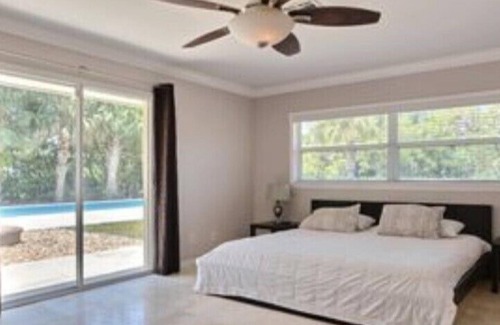 Vero Beach Cottage | Beautiful House with Boat Dock and Boat Ramp. Walk to the Beach and restaurants