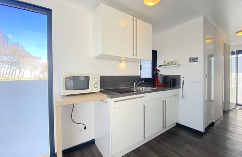 Nieuwpoort Boat Rental | Beautiful houseboat 6 kilometres from the beach