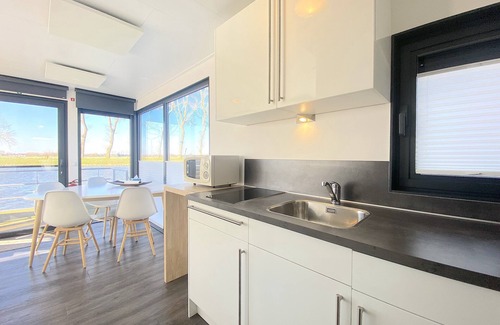 Nieuwpoort Boat Rental | Beautiful houseboat 6 kilometres from the beach