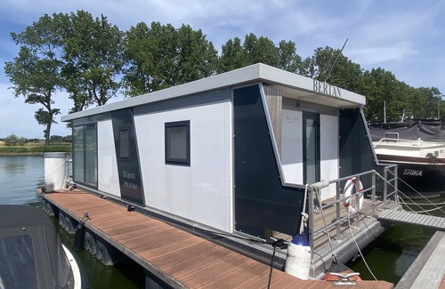 Nieuwpoort Boat Rental | Beautiful houseboat 6 kilometres from the beach