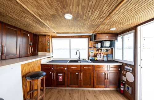 Key West Boat Rental | Beautiful Houseboat in Key West