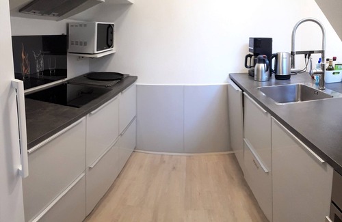 Stadsdriehoek Boat Rental | Beautiful houseboat in the centre of Rotterdam for max 8 guests