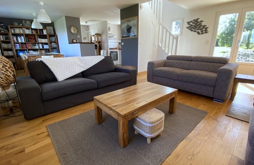 Bangor House | Beautiful iloise house offering warm, modern comfort