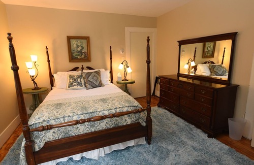 Greenfield Apartment | Beautiful impeccably clean in town executive apt. Special weekly & monthly rates