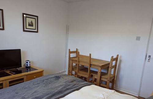 Coldharbour Apartment | Beautiful independent apartment in London, UK