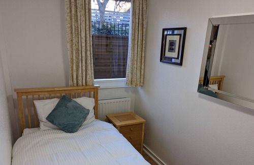 Coldharbour Apartment | Beautiful independent apartment in London, UK
