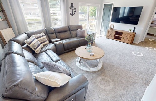 Lakeview Cottage | Beautiful Indian Lake home on Tecumseh Island canal!
