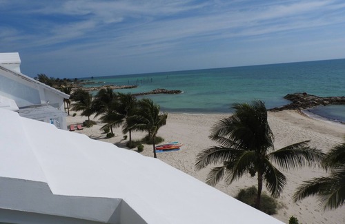 Palm Cay House | BEAUTIFUL ISLAND RETREAT WITH STUNNING VIEWS AND BEACH!