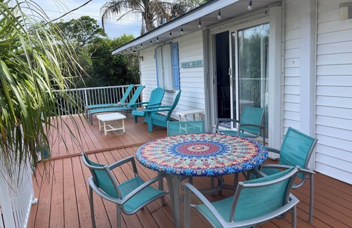 Fort Pierce Shores Apartment | Beautiful Island Suite! Secluded beach! Pool!