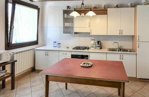 Ariano nel Polesine House | Beautiful apartment in villa for 9 people with pool, A/C, WIFI, TV, patio and parking