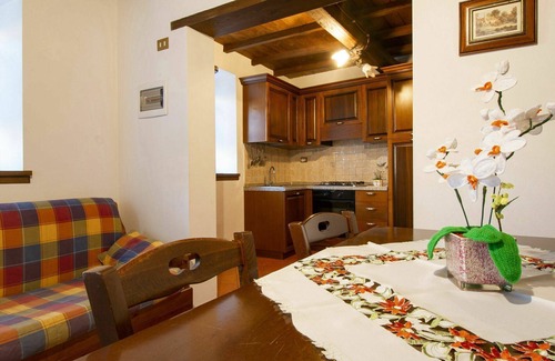 Fabbriche di Vallico Villa | Beautiful apartment in villa for 6 guests with WIFI, pool, TV, patio, pets allowed and parking