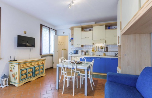 Monteverdi Marittimo Apartment | Beautiful apartment for 2 guests with A/C, WIFI, pool, TV, patio and pets allowed