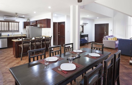 Barrio Los Villalobos House | Beautiful Jaco Beach House with Perfect Location