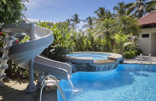 Barrio Los Villalobos House | Beautiful Jaco Beach House with Perfect Location
