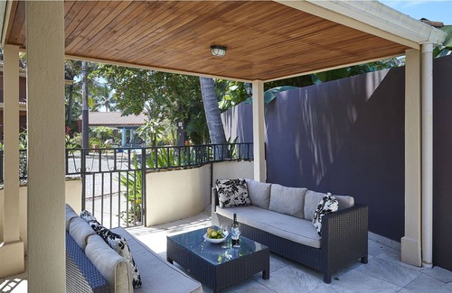 Barrio Los Villalobos House | Beautiful Jaco Beach House with Perfect Location