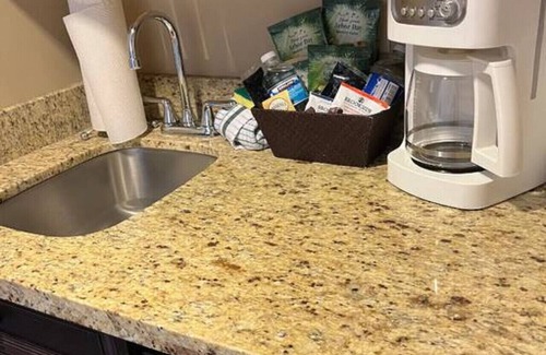 Oro-Medonte Apartment | Beautiful Jacuzzi Suite with Garden View/Studio