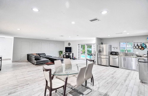 Miami Gardens House | Beautiful jewel in Miami Gardens with Heated Pool