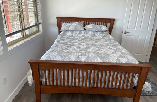 West Kelowna Estates Bed & Breakfast | Beautiful Kelowna Private Guesthouse - Panoramic Lake views! License number 9031