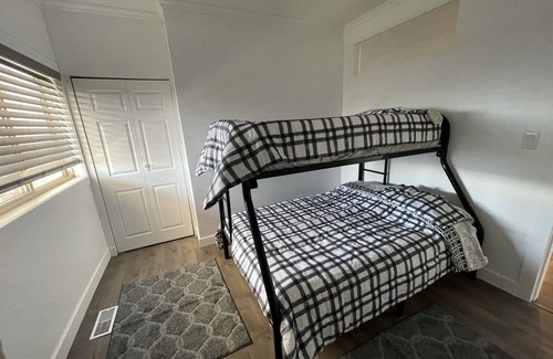 West Kelowna Estates Bed & Breakfast | Beautiful Kelowna Private Guesthouse - Panoramic Lake views! License number 9031