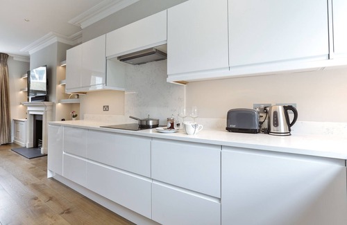 Parsons Green and Walham Apartment | Beautiful Kings Road Gem - 2 bedroom/2.5bathroom