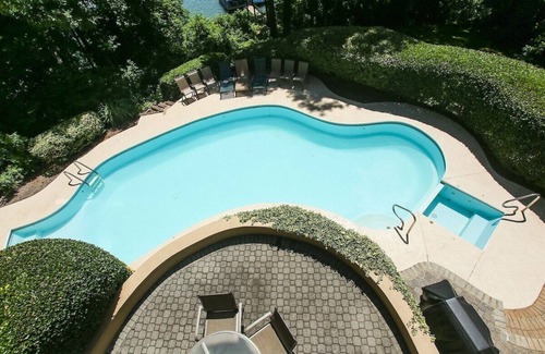 Gainesville House | Beautiful Lake Escape! Heated Private Pool and Fun on the Lake! Book Now!