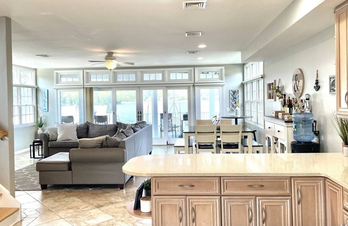 Hewitt House | Beautiful Lake Front Home