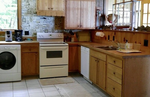 Manistee House | Beautiful Lake Front Cottage