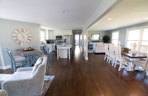 Hendersonville House | Beautiful Lake House, Pool and HOT tub, mins to Downtown Nashville, 30+day only