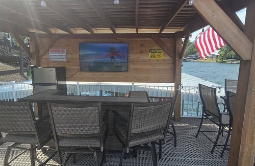 Gravois Mills House | beautiful lake house on lake of the ozarks