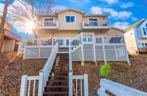 Gravois Mills House | beautiful lake house on lake of the ozarks