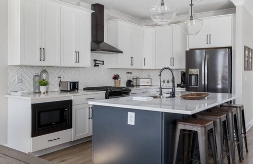Winchester House | Beautiful Lake Home Retreat with Lake and Marina Access and Golf Cart