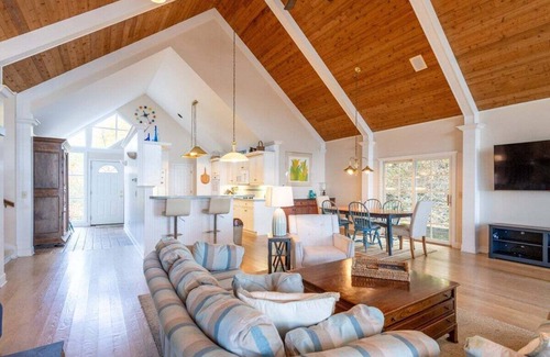 West Olive House | Beautiful Lake Michigan Home Great for Large