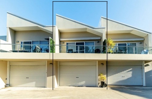 Cudmirrah House | Beautiful lake side living