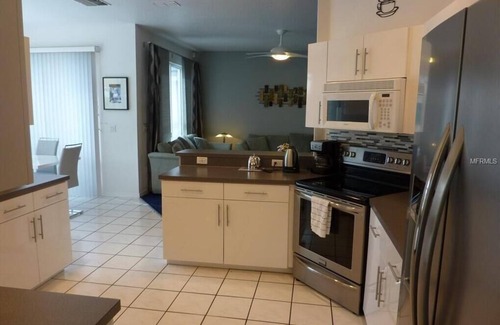 Sunset Lakes House | Beautiful Lake View 5 Bed 3 1/2 Bath Home