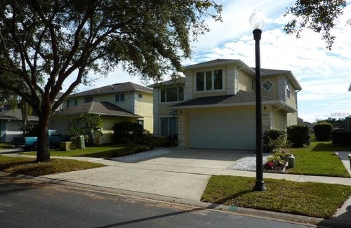 Sunset Lakes House | Beautiful Lake View 5 Bed 3 1/2 Bath Home