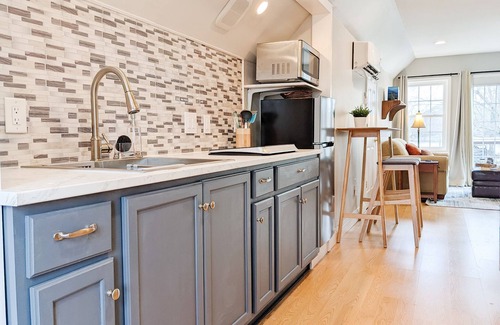 Troutman Apartment | Beautiful Lake View Loft- 5 Min to LKN State Park!